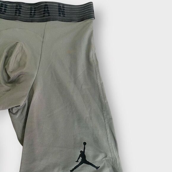 Nike Air Jordan Jumpman Gray Compression Athletic Shorts AT3138-099 Mens size M - Picture 3 of 9